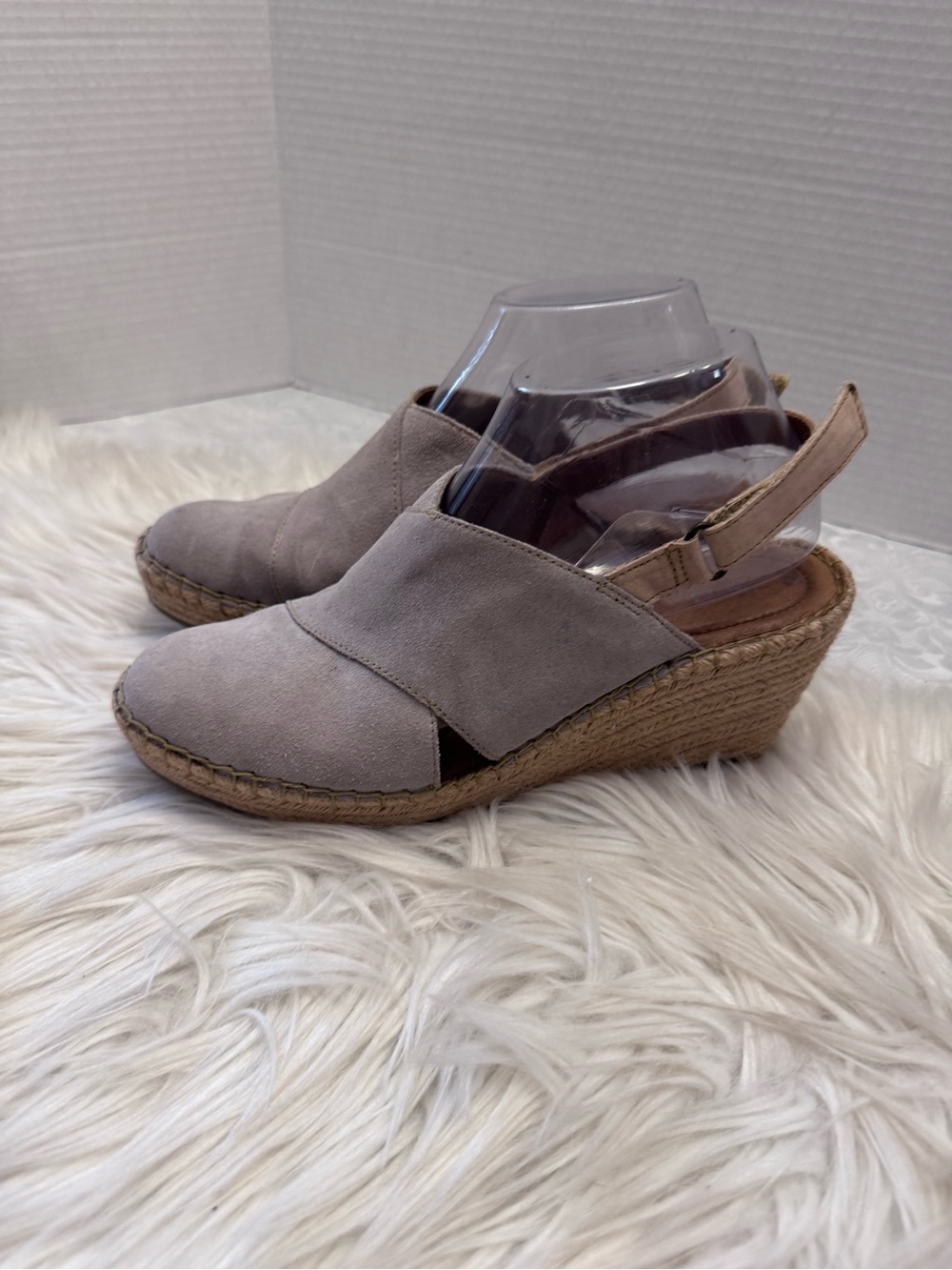 Born Size 9 Closed Toe Slingback Wedge Espadrille Heels Comfort Shoe Suede